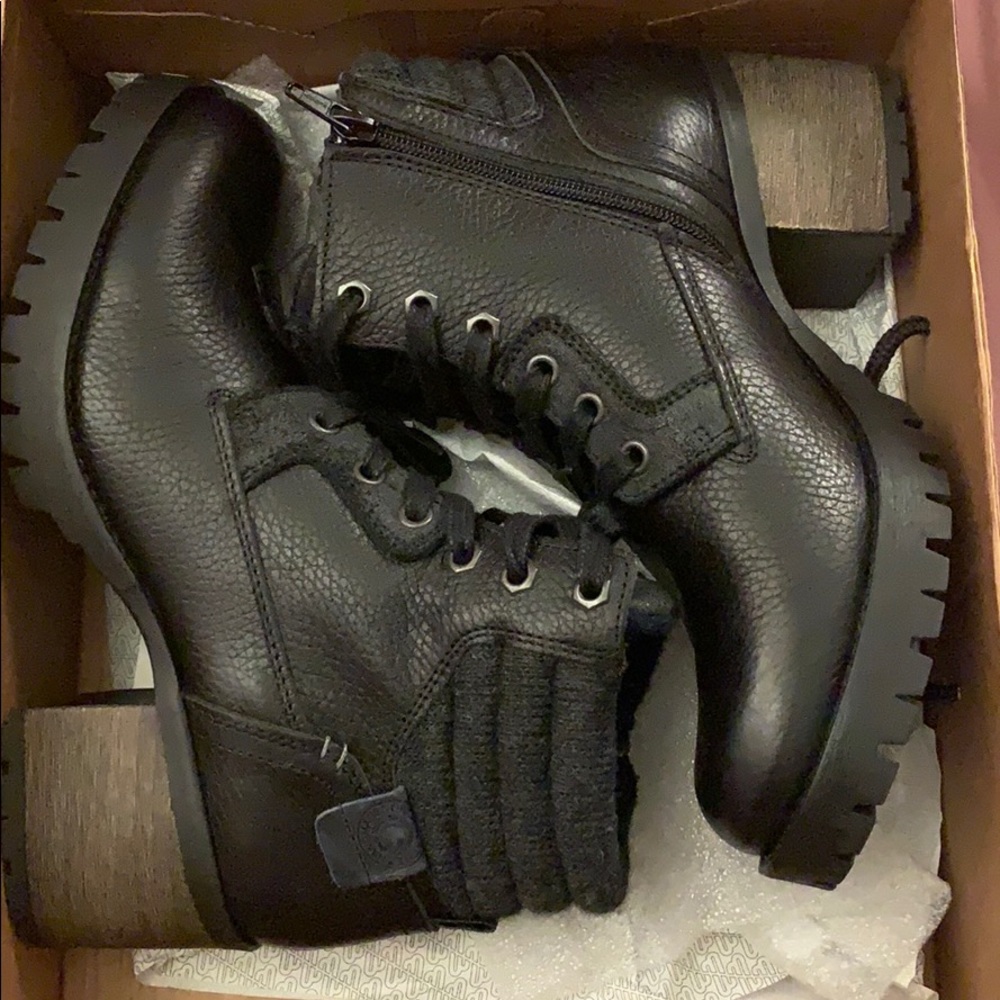 Bull Boxer black boots